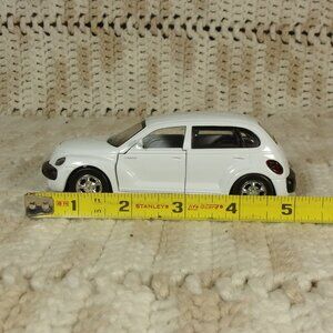 2000 WHITE CHRYSLER PT CRUISER 1/32 SCALE DIE CAST METAL BY NEWRAY